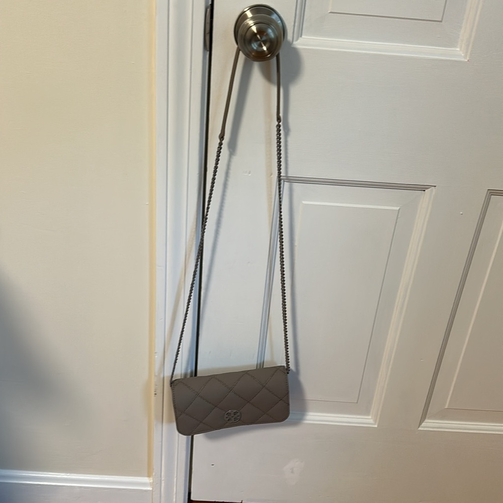 Tory Burch Willa Quilted Bag - Picture 9 of 10